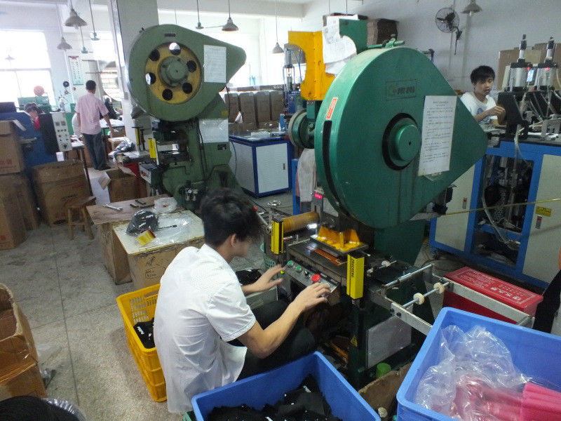 Shenzhen Zhongda Hook &amp; Loop Co., Ltd производственная линия производителя